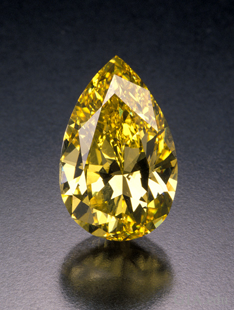 一顆大型梨形黃色鑽石