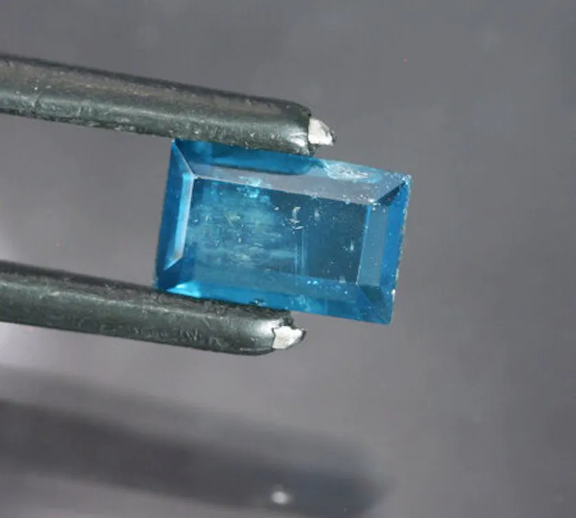 含鉻釩藍晶石